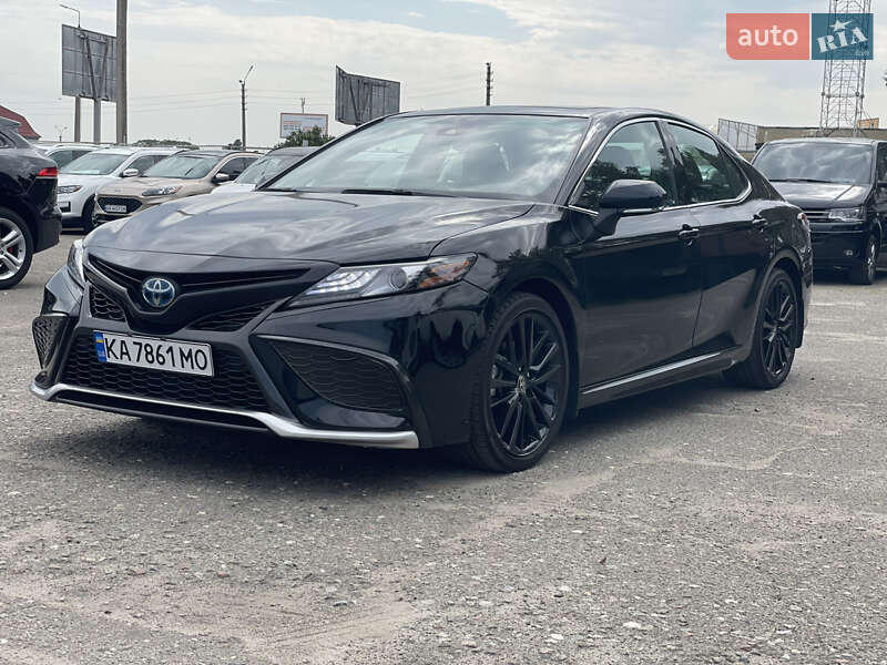 Седан Toyota Camry 2023 в 