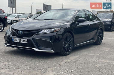 Седан Toyota Camry 2023 в 