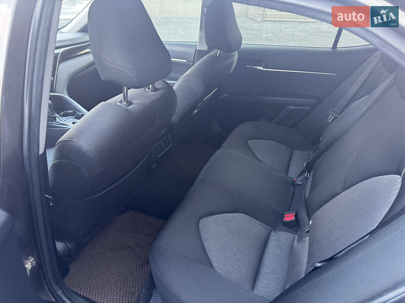 Седан Toyota Camry 2019 в Хмельницькому