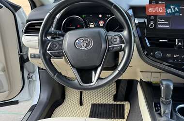 Седан Toyota Camry 2021 в 