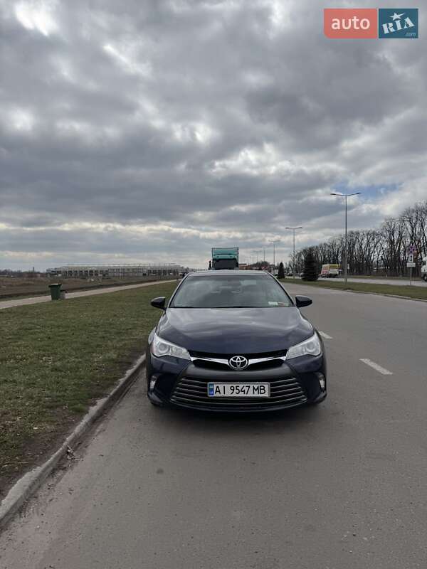 Седан Toyota Camry 2017 в Киеве