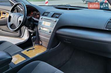 Седан Toyota Camry 2007 в Жовтих Водах