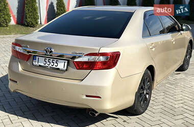 Седан Toyota Camry 2012 в Ровно