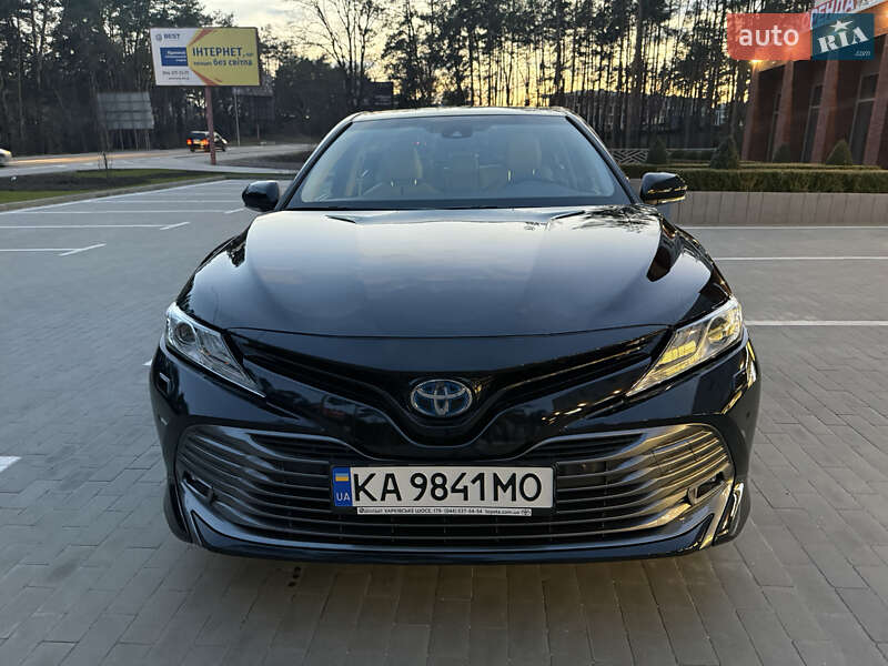 Седан Toyota Camry 2020 в Ирпене