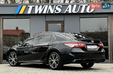 Седан Toyota Camry 2017 в 