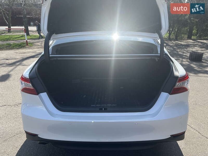 Седан Toyota Camry 2019 в Одессе