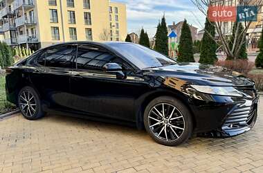 Седан Toyota Camry 2023 в Киеве