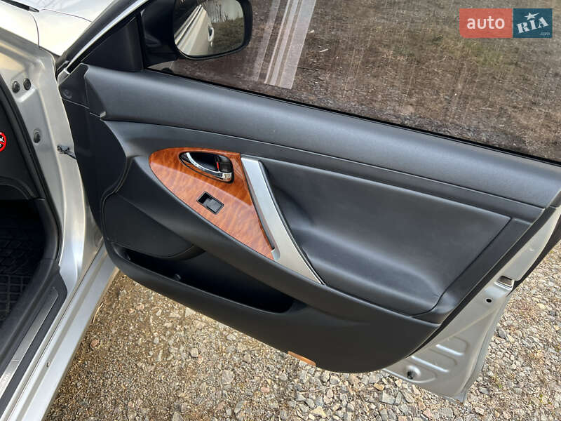 Седан Toyota Camry 2008 в Сарнах