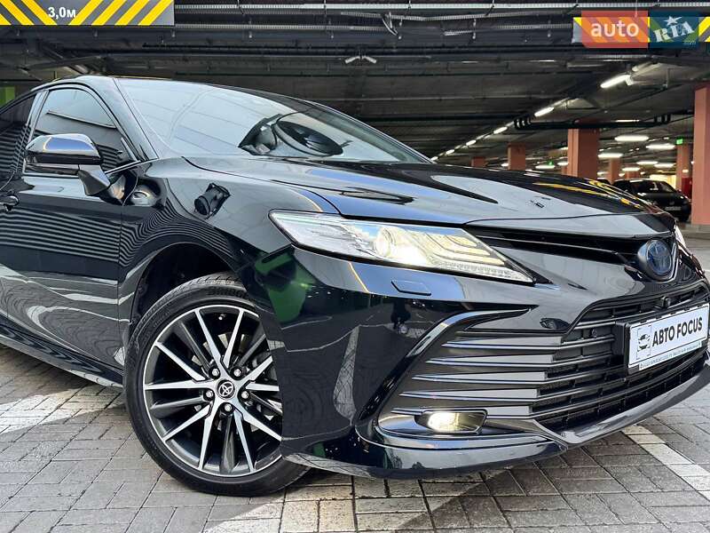 Седан Toyota Camry 2023 в Києві