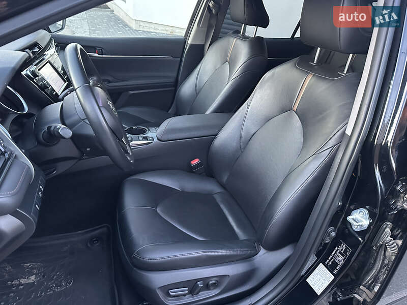 Седан Toyota Camry 2020 в Житомирі