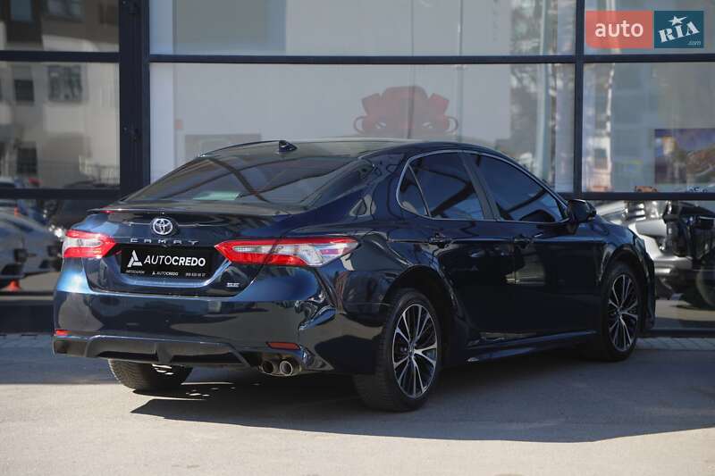 Седан Toyota Camry 2018 в Харькове