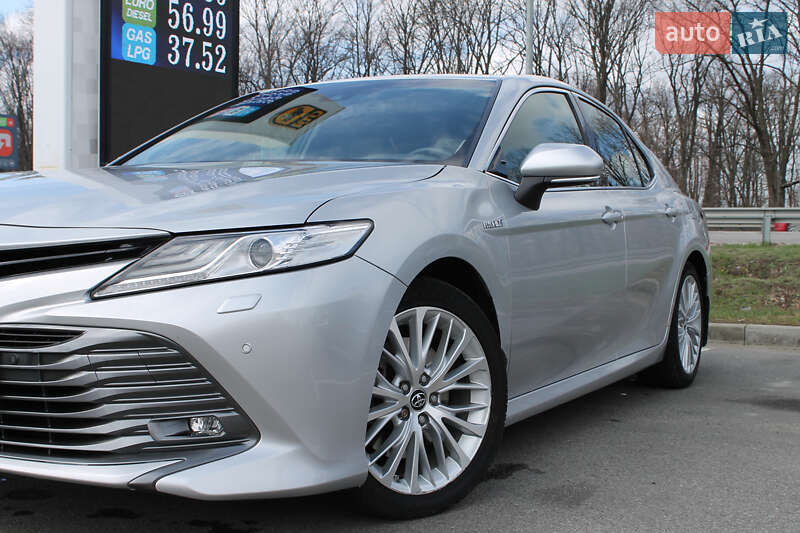 Седан Toyota Camry 2019 в 