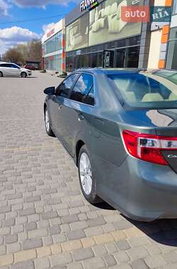 Седан Toyota Camry 2013 в 
