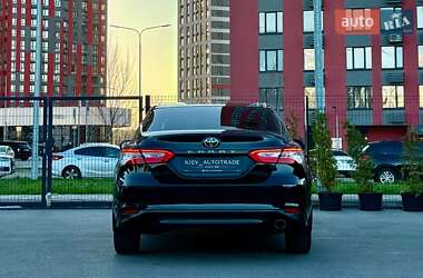 Седан Toyota Camry 2018 в 