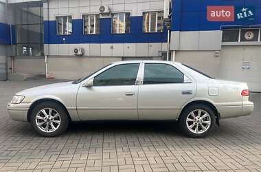 Седан Toyota Camry 2000 в 