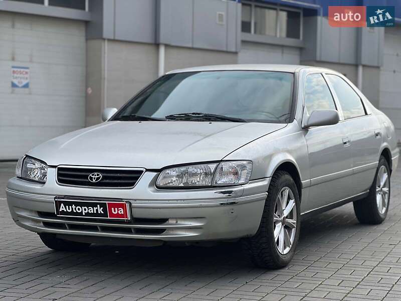 Седан Toyota Camry 2000 в 