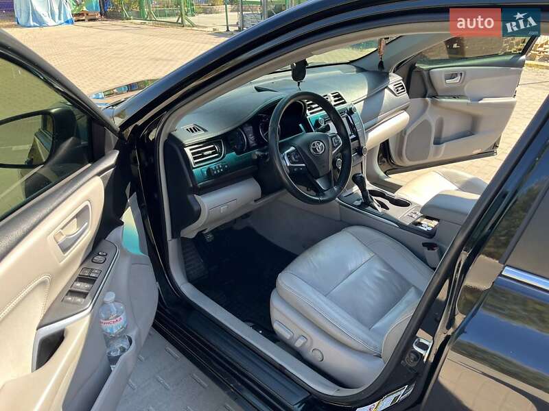Седан Toyota Camry 2015 в Сумах
