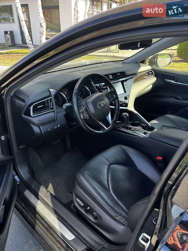 Седан Toyota Camry 2019 в Гнедине