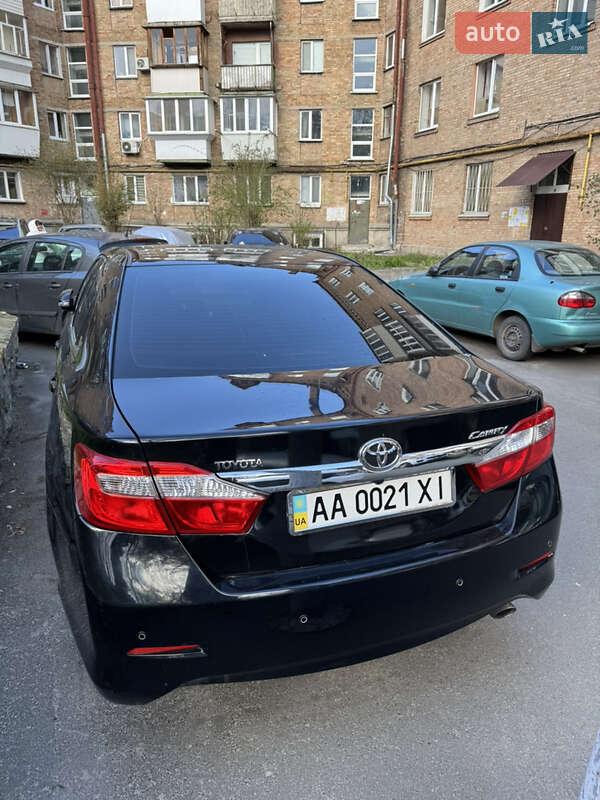 Седан Toyota Camry 2013 в Киеве