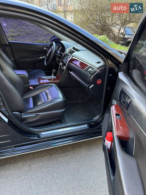 Седан Toyota Camry 2013 в Киеве