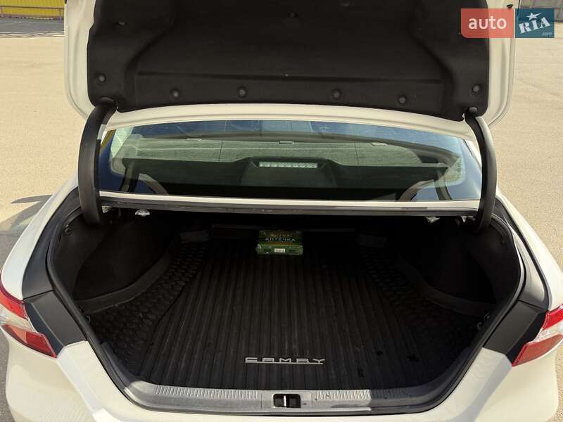 Седан Toyota Camry 2020 в Кропивницком