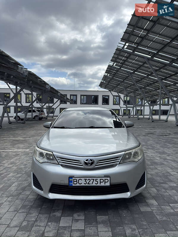 Седан Toyota Camry 2012 в 