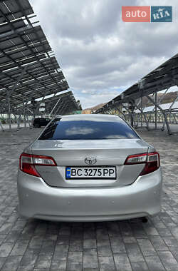 Седан Toyota Camry 2012 в 