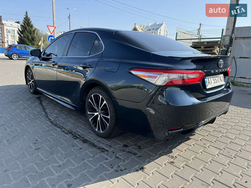 Седан Toyota Camry 2018 в Киеве