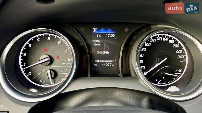 Седан Toyota Camry 2023 в Чернигове