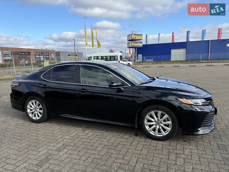 Седан Toyota Camry 2017 в Києві