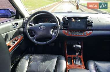 Седан Toyota Camry 2004 в 