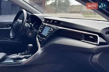 Седан Toyota Camry 2018 в 