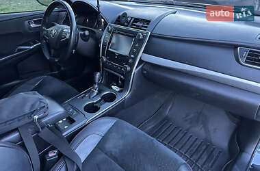 Седан Toyota Camry 2015 в Львове