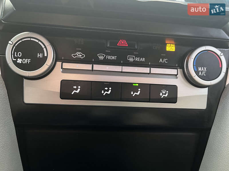 Седан Toyota Camry 2013 в Києві