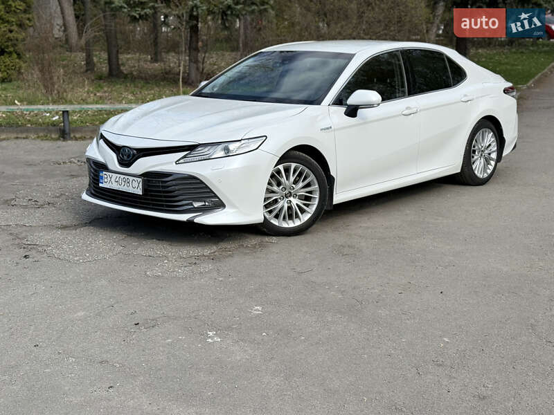 Toyota Camry 2019