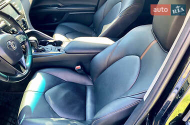 Седан Toyota Camry 2018 в 