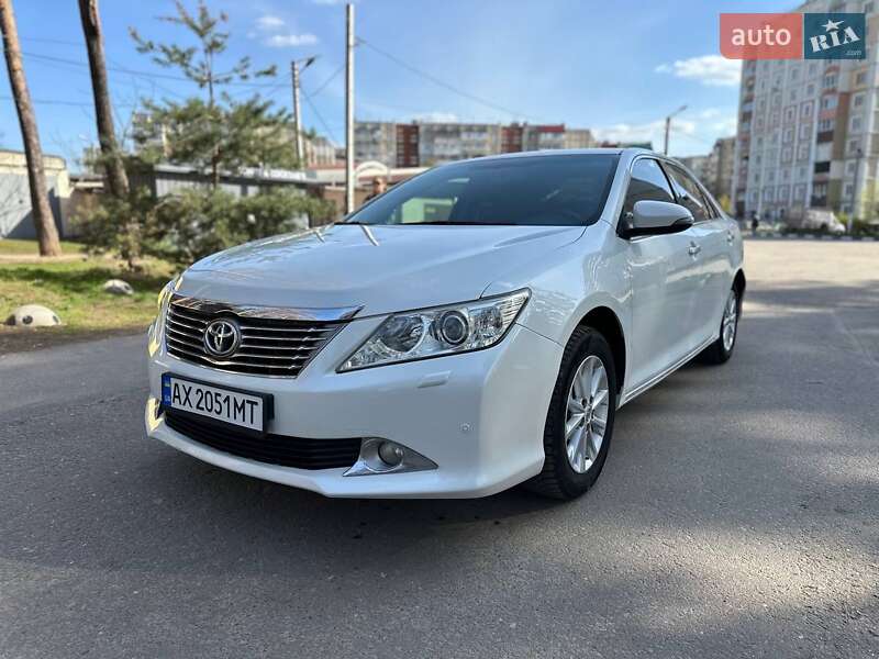 Седан Toyota Camry 2012 в 