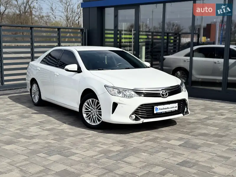 Седан Toyota Camry 2016 в 