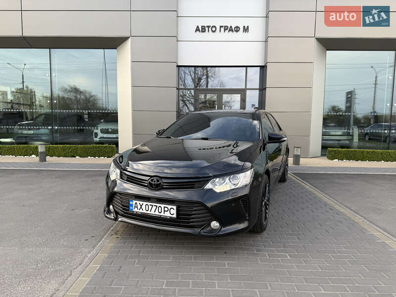 Седан Toyota Camry 2015 в 