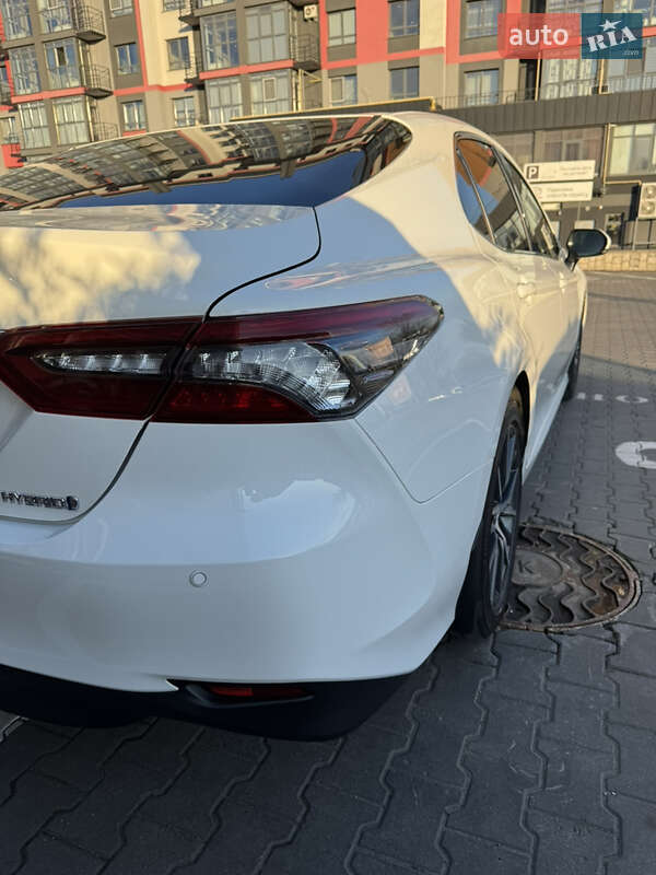 Седан Toyota Camry 2022 в Хмельницком