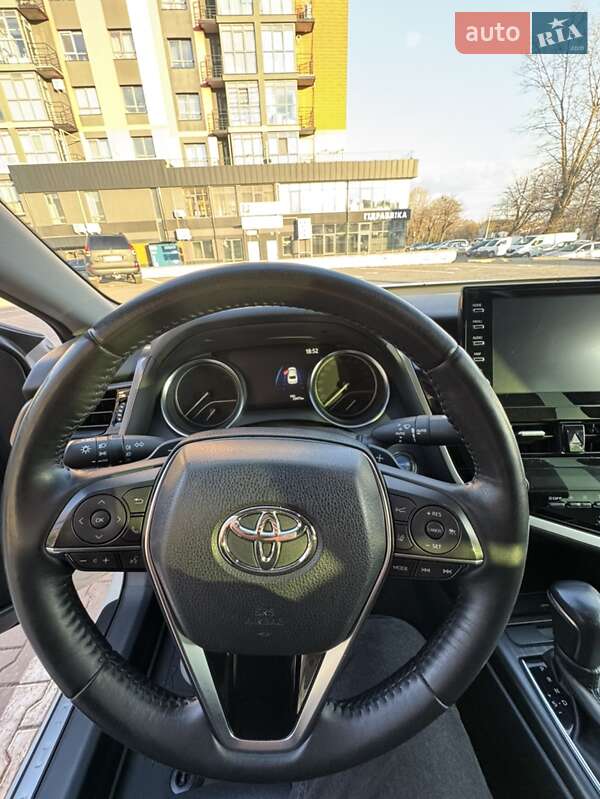 Седан Toyota Camry 2022 в Хмельницком