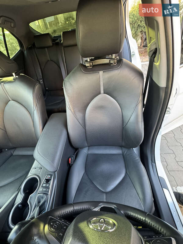 Седан Toyota Camry 2022 в Хмельницком