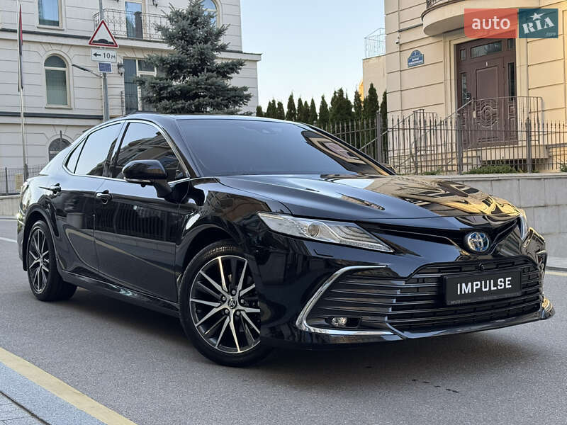 Седан Toyota Camry 2024 в Києві