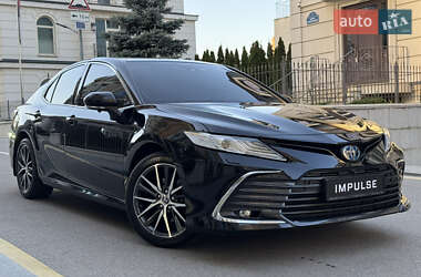 Седан Toyota Camry 2024 в 