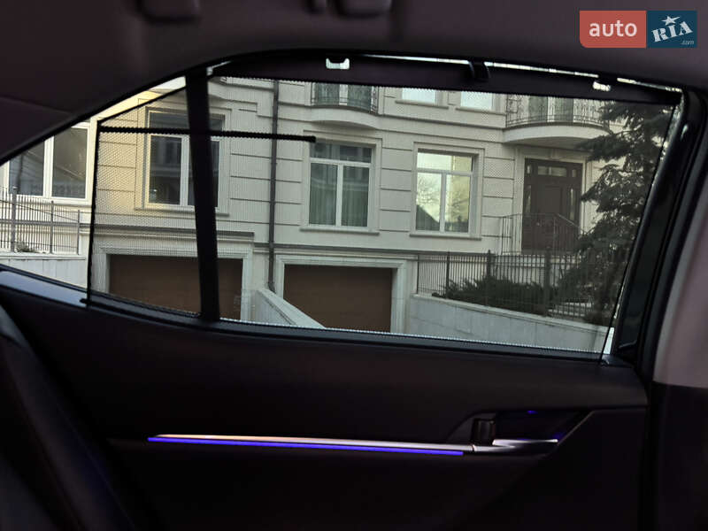 Седан Toyota Camry 2024 в Києві