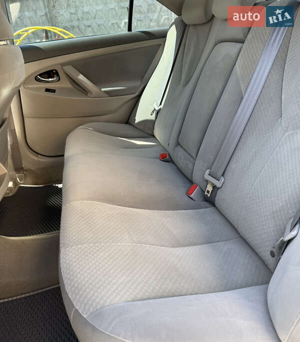 Седан Toyota Camry 2007 в Обухове