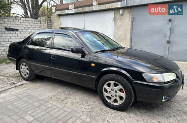 Седан Toyota Camry 1998 в 