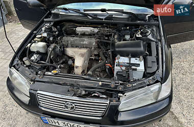 Седан Toyota Camry 1998 в 