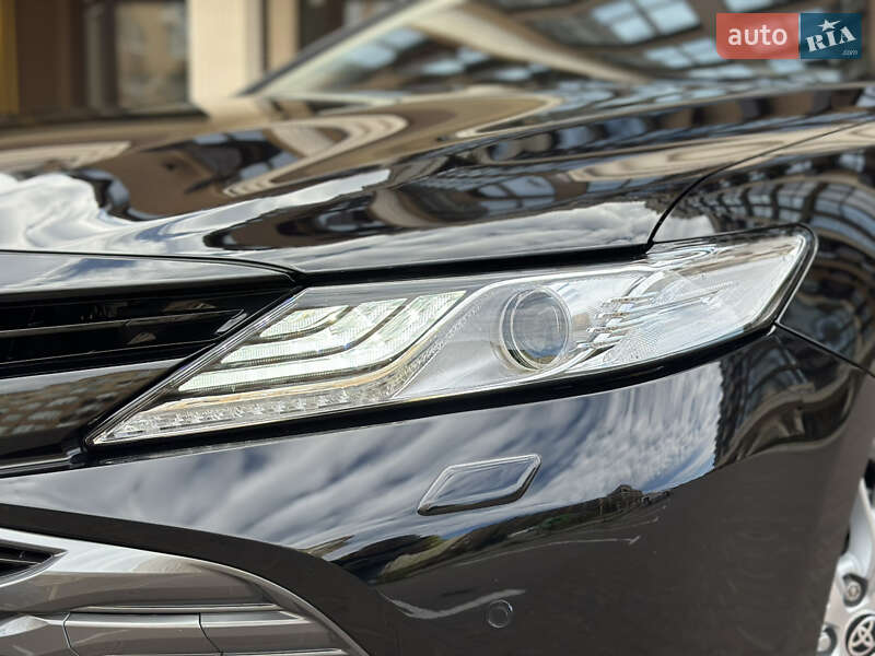 Седан Toyota Camry 2020 в Києві
