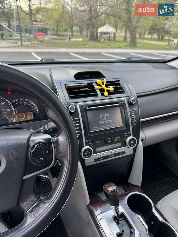 Седан Toyota Camry 2014 в Днепре
